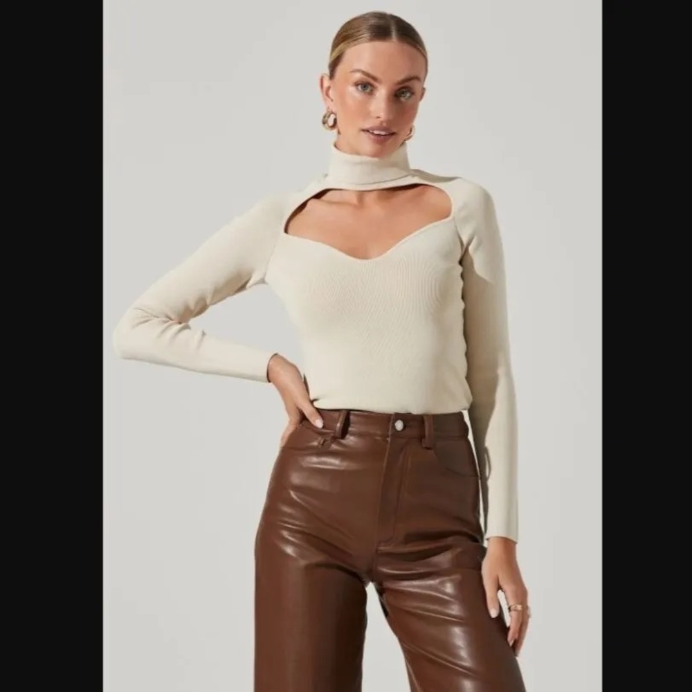 ASTR the Label Sweetheart Turtleneck Long Sleeve Top Cream S
